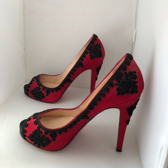Spectacular Christian Louboutin red satin heels - Picture 3 of 6
